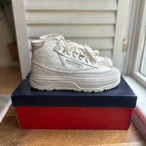 NIB Reebok Club C Geo Mid in White/Chalk/Modern Beige